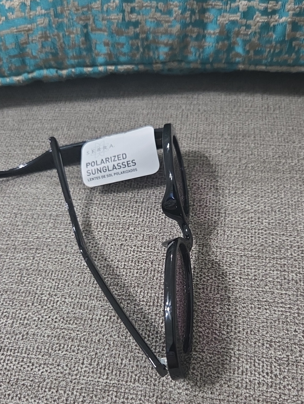 Serra Glossy Black Polarized Sunglasses